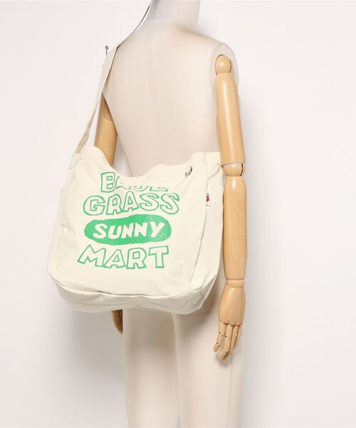 FRUIT OF THE LOOM(フルーツオブザルーム)の「BG SUNNY MART NEWS PAPER BAG(ショルダーバッグ・メンズ・ホワイト・FREE)」の13枚目の写真