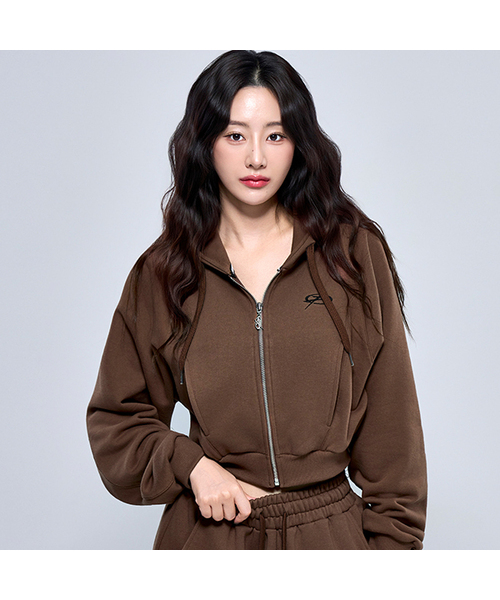 PHYSICAL GARMENTS（フィジカルガーメンツ）の「P5058 切り替えライン クロップフードジップアップ[3色]（ジャージ・レディース・グレー/ブラック/ブラウン・FREE）」の3枚目の写真