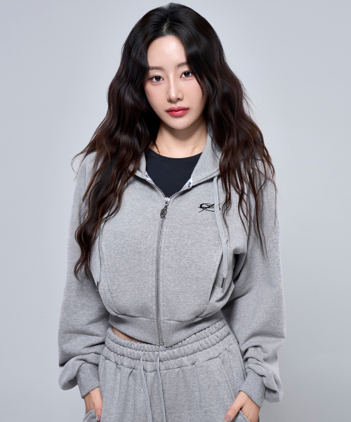 PHYSICAL GARMENTS（フィジカルガーメンツ）の「P5058 切り替えライン クロップフードジップアップ[3色]（ジャージ・レディース・グレー/ブラック/ブラウン・FREE）」の6枚目の写真