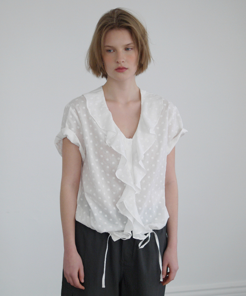 AFTERHOURS(アフターアワーズ)の「RUFFLE HALF SLEEVE BLOUSE (WHITE-FLORAL)(シャツ/ブラウス・レディース・ホワイト・SMALL/MEDIUM)」の1枚目の写真
