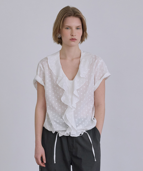 AFTERHOURS(アフターアワーズ)の「RUFFLE HALF SLEEVE BLOUSE (WHITE-FLORAL)(シャツ/ブラウス・レディース・ホワイト・SMALL/MEDIUM)」の4枚目の写真