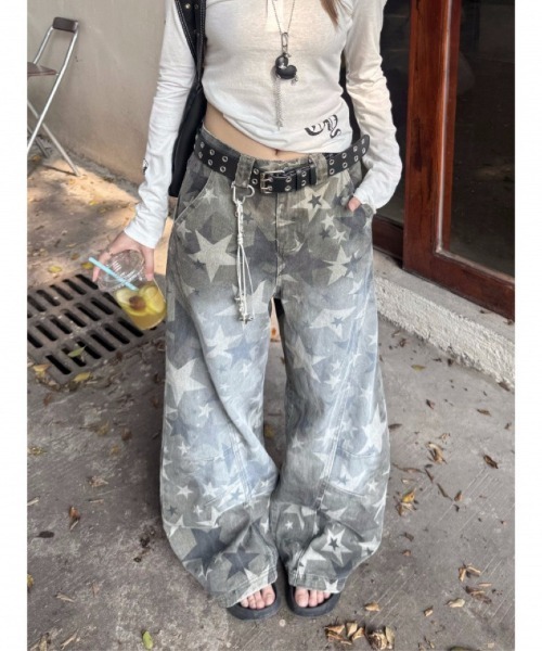 Ritzy(リッツィー)の「星柄ヴィンテージワイドデニムパンツ(デニムパンツ・レディース・カモフラージュ・M/S)」の2枚目の写真