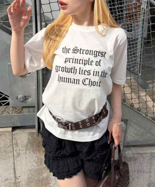 continuer de NICE CLAUP(コンティニューデナイスクラップ)の「【WEB限定】ロゴプリントT(Tシャツ/カットソー・レディース・オフホワイト/スミクロ/カーキ/オートミール・FREE)」の1枚目の写真