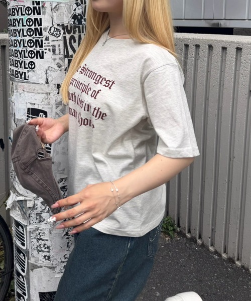 continuer de NICE CLAUP(コンティニューデナイスクラップ)の「【WEB限定】ロゴプリントT(Tシャツ/カットソー・レディース・オフホワイト/スミクロ/カーキ/オートミール・FREE)」の19枚目の写真
