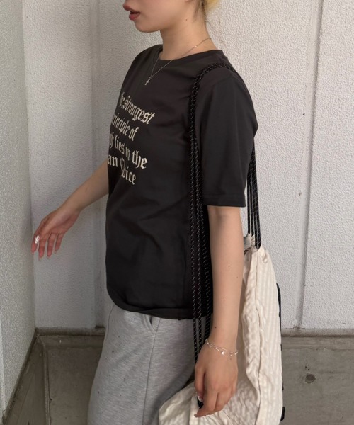 continuer de NICE CLAUP(コンティニューデナイスクラップ)の「【WEB限定】ロゴプリントT(Tシャツ/カットソー・レディース・オフホワイト/スミクロ/カーキ/オートミール・FREE)」の14枚目の写真