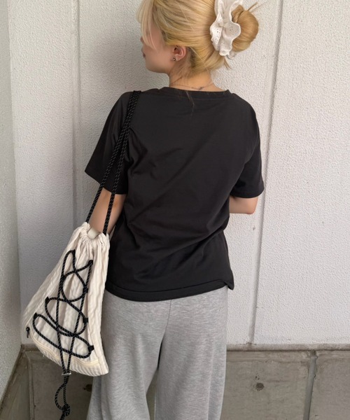 continuer de NICE CLAUP(コンティニューデナイスクラップ)の「【WEB限定】ロゴプリントT(Tシャツ/カットソー・レディース・オフホワイト/スミクロ/カーキ/オートミール・FREE)」の15枚目の写真