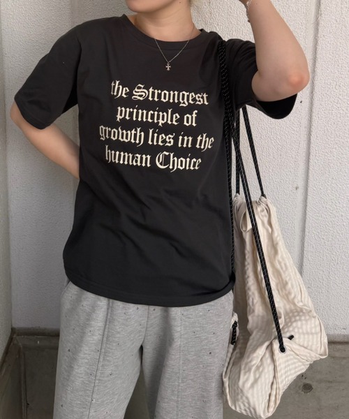 continuer de NICE CLAUP(コンティニューデナイスクラップ)の「【WEB限定】ロゴプリントT(Tシャツ/カットソー・レディース・オフホワイト/スミクロ/カーキ/オートミール・FREE)」の11枚目の写真