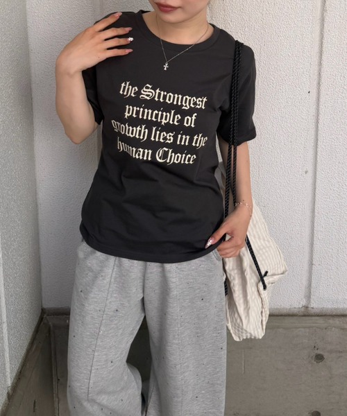 continuer de NICE CLAUP(コンティニューデナイスクラップ)の「【WEB限定】ロゴプリントT(Tシャツ/カットソー・レディース・オフホワイト/スミクロ/カーキ/オートミール・FREE)」の16枚目の写真