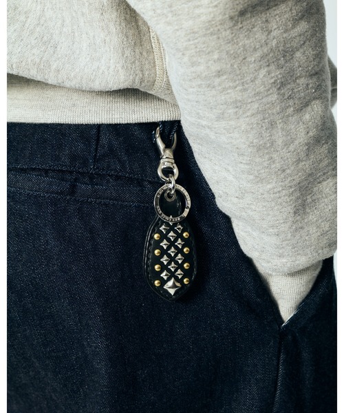 CALEE(キャリー)の「STUDS LEATHER RUGGED KEY RING(キーケース/キーアクセサリー・メンズ・ブラック・FREE)」の2枚目の写真