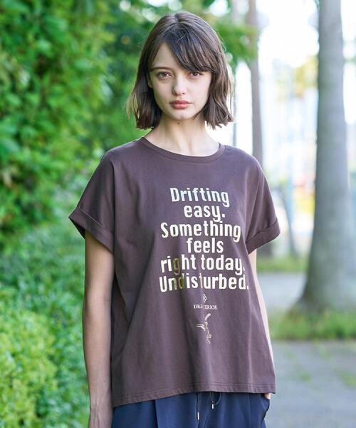 DRESSTERIOR（ドレステリア）の「◆【箔ロゴ】箔プリントドルマンスリーブ Tシャツ（Tシャツ/カットソー・レディース・ブラック/オリーブ/ブラウン系その他/オフホワイト・34/36/38）」の3枚目の写真