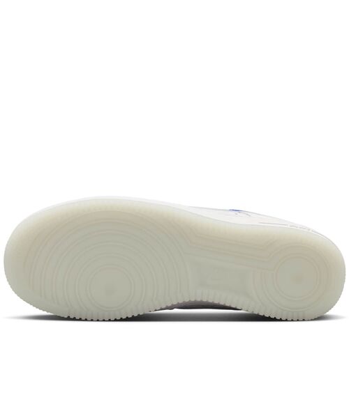 NIKE(ナイキ)の「ナイキ エア フォース 1 '07 LV8 ウィメンズシューズ / Nike Air Force 1 '07 LV8 Women's Shoes IW1235-121 Summit White(スニーカー・レディース・アイボリー・23/24.5/24/23.5/26/25.5/22.5/22/25)」の10枚目の写真