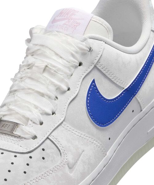 NIKE(ナイキ)の「ナイキ エア フォース 1 '07 LV8 ウィメンズシューズ / Nike Air Force 1 '07 LV8 Women's Shoes IW1235-121 Summit White(スニーカー・レディース・アイボリー・23/24.5/24/23.5/26/25.5/22.5/22/25)」の15枚目の写真