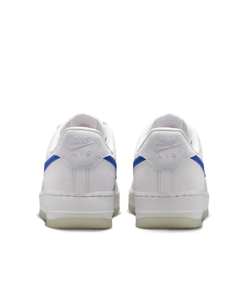 NIKE(ナイキ)の「ナイキ エア フォース 1 '07 LV8 ウィメンズシューズ / Nike Air Force 1 '07 LV8 Women's Shoes IW1235-121 Summit White(スニーカー・レディース・アイボリー・23/24.5/24/23.5/26/25.5/22.5/22/25)」の6枚目の写真