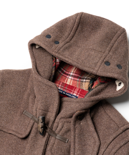 EDINBURGH CLUB（エディンバラクラブ）の「[London Tradition x  Edinburgh Club] ERICA MENS DUFFLE COAT [D/MUSHROOM]（チェスターコート・メンズ・ブラウン・SMALL/MEDIUM/X-LARGE）」の3枚目の写真