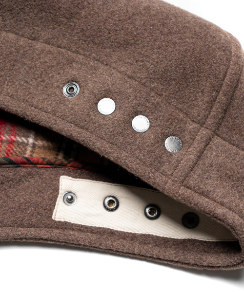 EDINBURGH CLUB（エディンバラクラブ）の「[London Tradition x  Edinburgh Club] ERICA MENS DUFFLE COAT [D/MUSHROOM]（チェスターコート・メンズ・ブラウン・SMALL/MEDIUM/X-LARGE）」の11枚目の写真
