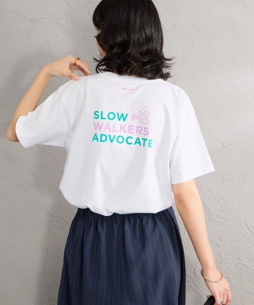 MEYAME（メヤメ）の「[MEYAME/メヤメ] SLOW WALKERS ADOBOCATE バックプリントTシャツ（Tシャツ/カットソー・レディース・グレー/ホワイト・F）」の2枚目の写真