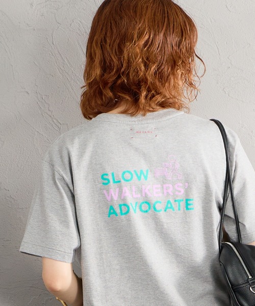 MEYAME（メヤメ）の「[MEYAME/メヤメ] SLOW WALKERS ADOBOCATE バックプリントTシャツ（Tシャツ/カットソー・レディース・グレー/ホワイト・F）」の17枚目の写真