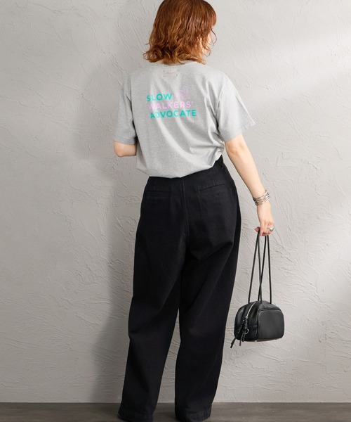 MEYAME（メヤメ）の「[MEYAME/メヤメ] SLOW WALKERS ADOBOCATE バックプリントTシャツ（Tシャツ/カットソー・レディース・グレー/ホワイト・F）」の7枚目の写真