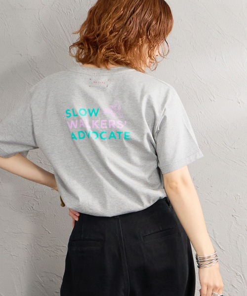MEYAME（メヤメ）の「[MEYAME/メヤメ] SLOW WALKERS ADOBOCATE バックプリントTシャツ（Tシャツ/カットソー・レディース・グレー/ホワイト・F）」の3枚目の写真