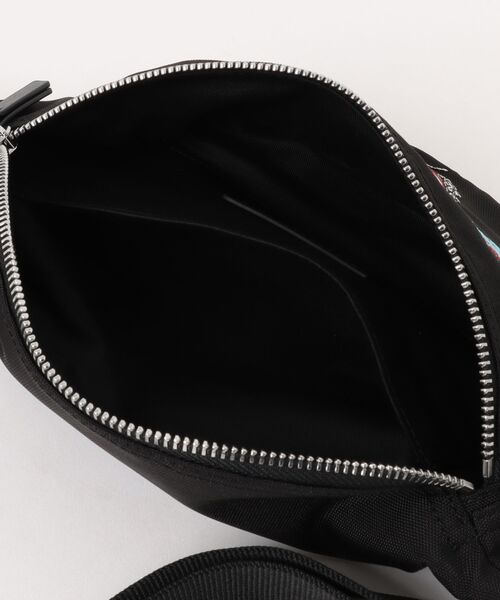 KENZO(ケンゾー)の「KENZOJUMPINGTIGERBELTBAG(メッセンジャーバッグ・メンズ・ブラック系その他・ONE SIZE)」の4枚目の写真