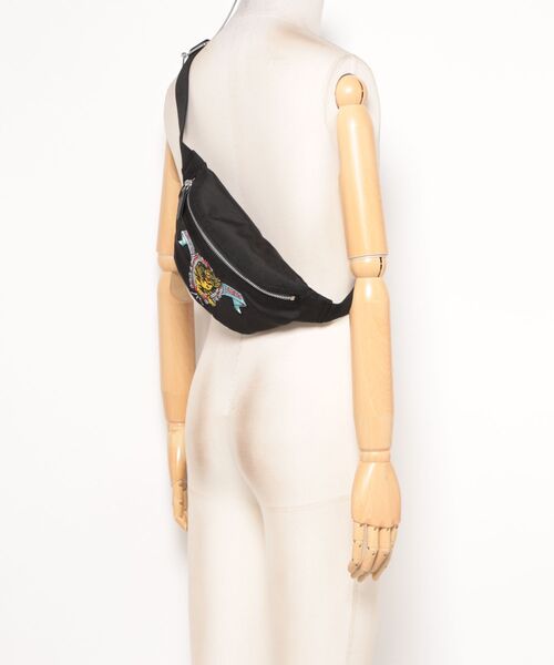 KENZO(ケンゾー)の「KENZOJUMPINGTIGERBELTBAG(メッセンジャーバッグ・メンズ・ブラック系その他・ONE SIZE)」の5枚目の写真