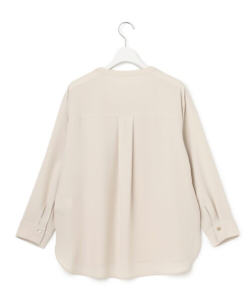 23区 L(ニジュウサンクオオキイサイズ)の「ストレッチジョーゼット ケープデザイン ブラウス(シャツ/ブラウス・レディース・ネイビー系/ベージュ系・44/46)」の8枚目の写真