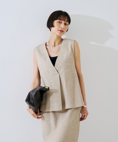 Rouge vif(ルージュヴィフ)の「【セットアップ対応】モールヘリンボーンVネックベスト/ジレ(シャツ/ブラウス・レディース・ライトベージュ/ブラック・フリー)」の16枚目の写真