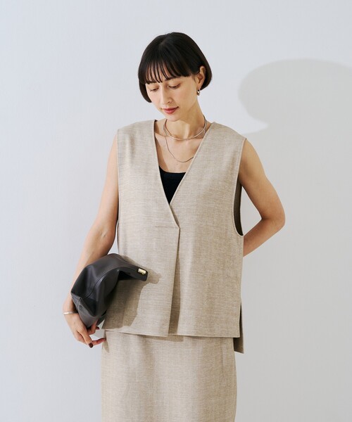 Rouge vif(ルージュヴィフ)の「【セットアップ対応】モールヘリンボーンVネックベスト/ジレ(シャツ/ブラウス・レディース・ライトベージュ/ブラック・フリー)」の15枚目の写真