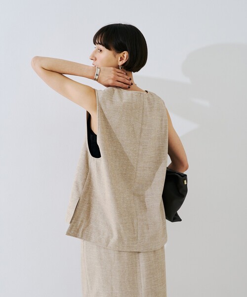 Rouge vif(ルージュヴィフ)の「【セットアップ対応】モールヘリンボーンVネックベスト/ジレ(シャツ/ブラウス・レディース・ライトベージュ/ブラック・フリー)」の12枚目の写真