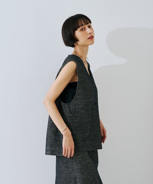 Rouge vif(ルージュヴィフ)の「【セットアップ対応】モールヘリンボーンVネックベスト/ジレ(シャツ/ブラウス・レディース・ライトベージュ/ブラック・フリー)」の10枚目の写真
