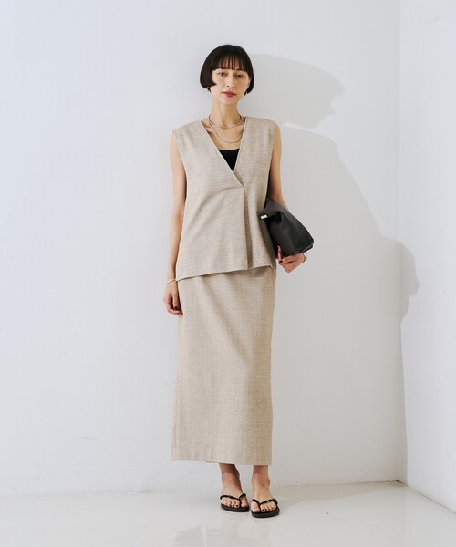 Rouge vif(ルージュヴィフ)の「【セットアップ対応】モールヘリンボーンVネックベスト/ジレ(シャツ/ブラウス・レディース・ライトベージュ/ブラック・フリー)」の3枚目の写真