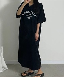 シンプルロゴで大人カジュアルに!毎日着たくなるリラックスTシャツワンピース