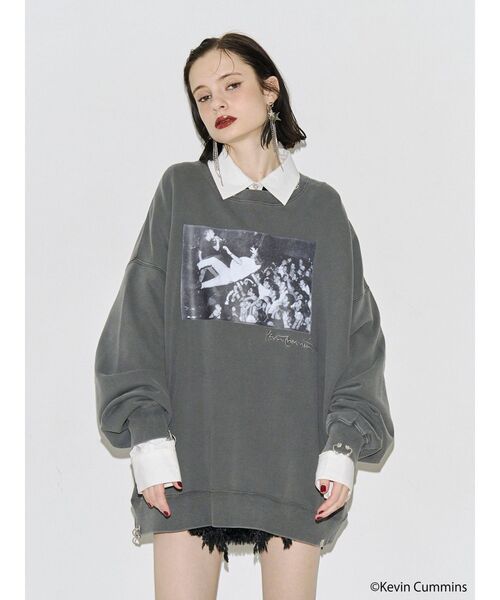jouetie(ジュエティ)の「【KevinCummins×PosTokyo】スウェットプルオーバー(Tシャツ/カットソー・レディース・ピンク/オフホワイト/ブラック・FREE)」の1枚目の写真