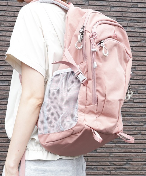 Alum'(アルム)の「【韓国風/ゴープコア】くすみカラー メッシュポケット ビッグバックパック(バックパック/リュック・レディース・ブラック/ピンク/ブルー・FREE)」の12枚目の写真