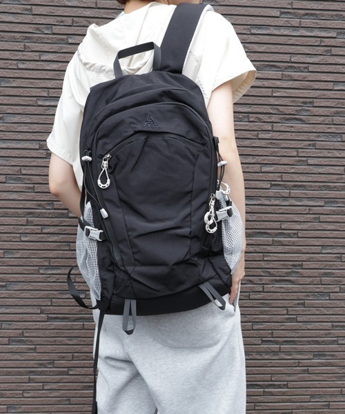 Alum'(アルム)の「【韓国風/ゴープコア】くすみカラー メッシュポケット ビッグバックパック(バックパック/リュック・レディース・ブラック/ピンク/ブルー・FREE)」の19枚目の写真
