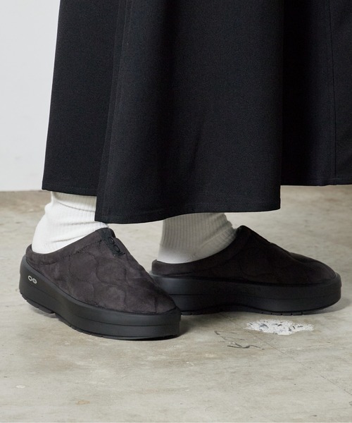 OOFOS(ウーフォス)の「OOFOS/ウーフォス OOcOOzie Platform Posh Mule リカバリーバックレスミュール サンダル スエード スポーツ アウトドア メンズ 2026年秋冬(サンダル・レディース・ブラック・23cm/24cm/25cm)」の10枚目の写真