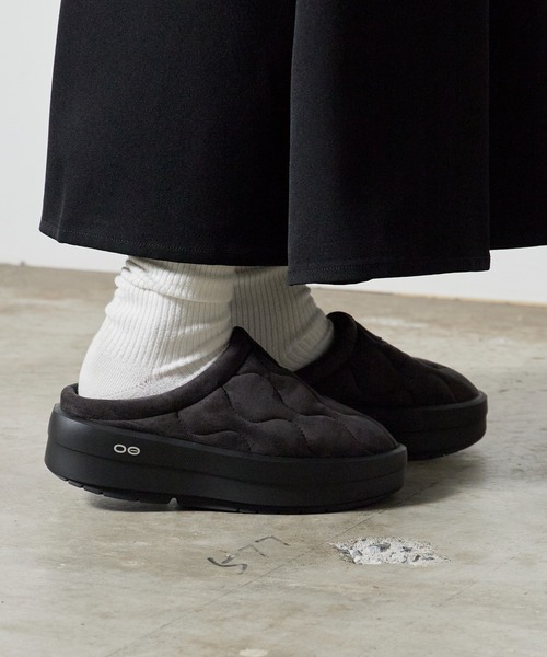 OOFOS(ウーフォス)の「OOFOS/ウーフォス OOcOOzie Platform Posh Mule リカバリーバックレスミュール サンダル スエード スポーツ アウトドア メンズ 2026年秋冬(サンダル・レディース・ブラック・23cm/24cm/25cm)」の8枚目の写真