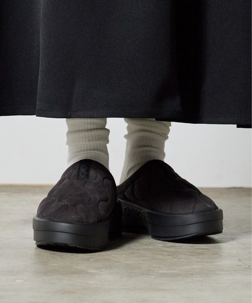 OOFOS(ウーフォス)の「OOFOS/ウーフォス OOcOOzie Platform Posh Mule リカバリーバックレスミュール サンダル スエード スポーツ アウトドア メンズ 2026年秋冬(サンダル・レディース・ブラック・23cm/24cm/25cm)」の7枚目の写真