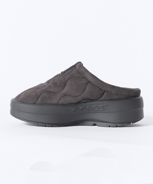 OOFOS(ウーフォス)の「OOFOS/ウーフォス OOcOOzie Platform Posh Mule リカバリーバックレスミュール サンダル スエード スポーツ アウトドア メンズ 2026年秋冬(サンダル・レディース・ブラック・23cm/24cm/25cm)」の18枚目の写真