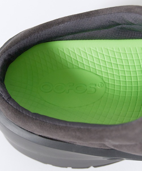 OOFOS(ウーフォス)の「OOFOS/ウーフォス OOcOOzie Platform Posh Mule リカバリーバックレスミュール サンダル スエード スポーツ アウトドア メンズ 2026年秋冬(サンダル・レディース・ブラック・23cm/24cm/25cm)」の21枚目の写真