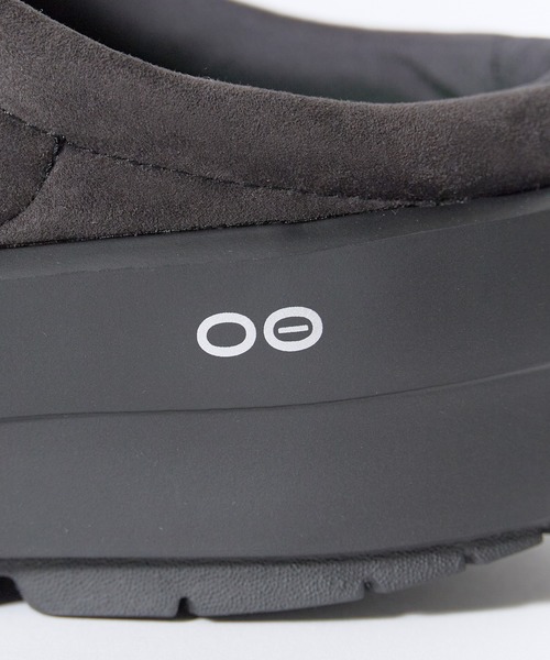 OOFOS(ウーフォス)の「OOFOS/ウーフォス OOcOOzie Platform Posh Mule リカバリーバックレスミュール サンダル スエード スポーツ アウトドア メンズ 2026年秋冬(サンダル・レディース・ブラック・23cm/24cm/25cm)」の3枚目の写真