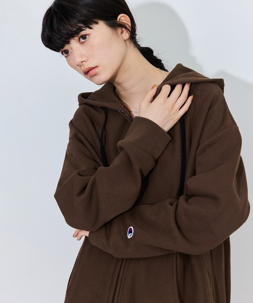 Champion(チャンピオン)の「【Champion for ADAM ET ROPE'】別注ZIP HOODIE(パーカー・レディース・ライトグレー/サックスブルー/ブラウン/ブラック・FREE)」の3枚目の写真