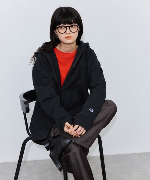 Champion(チャンピオン)の「【Champion for ADAM ET ROPE'】別注ZIP HOODIE(パーカー・レディース・ライトグレー/サックスブルー/ブラウン/ブラック・FREE)」の1枚目の写真