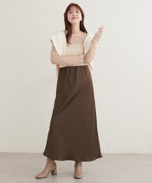 natural couture(ナチュラルクチュール)の「ウエストギャザーサテンナロースカート(スカート・レディース・ベージュ/ブラック/ブラウン/アイボリー・FREE)」の5枚目の写真