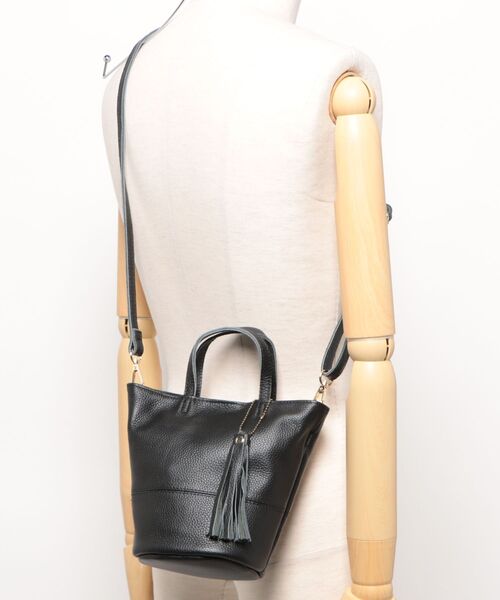 COOCO(クーコ)の「【MG】【cooco】シュリンクレザーバケツ型ミニ2WAYトートバッグ(トートバッグ・レディース・ブラック/ダークブラウン・FREE)」の3枚目の写真