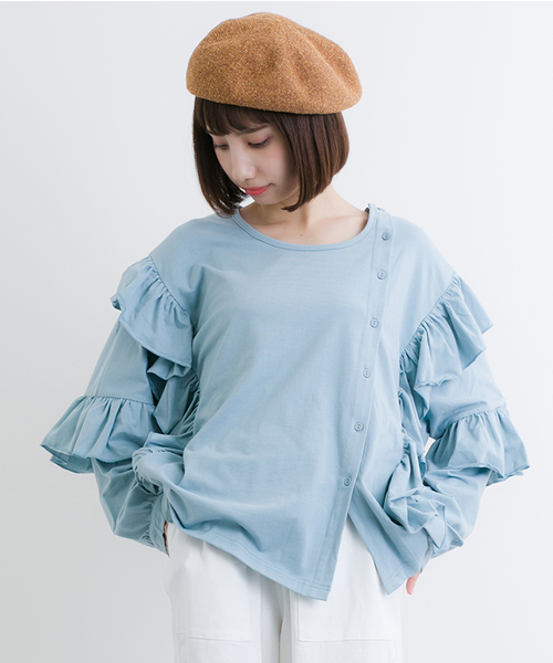 MERLOT（メルロー）の「ラッフルフリル前ボタントップス9129（シャツ/ブラウス・レディース・チャコールグレー/アイボリー/ライトブルー/ピンク・FREE）」の4枚目の写真