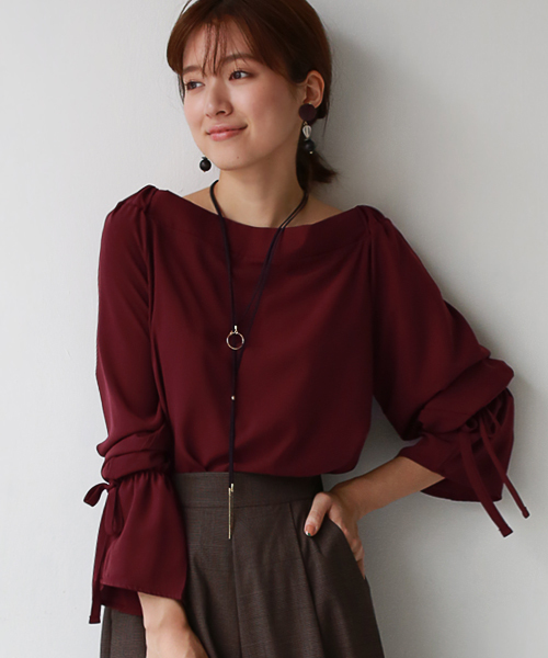 REAL CUBE(リアルキューブ)の「キャンディスリーブオフショルダーブラウス(シャツ/ブラウス・レディース・オフホワイト/ブルー/レッド/ベージュ/マスタード/カーキ/ダークグリーン/ダークオレンジ/ボルドー・M)」の8枚目の写真