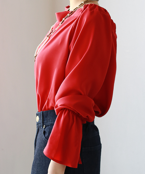 REAL CUBE(リアルキューブ)の「キャンディスリーブオフショルダーブラウス(シャツ/ブラウス・レディース・オフホワイト/ブルー/レッド/ベージュ/マスタード/カーキ/ダークグリーン/ダークオレンジ/ボルドー・M)」の19枚目の写真