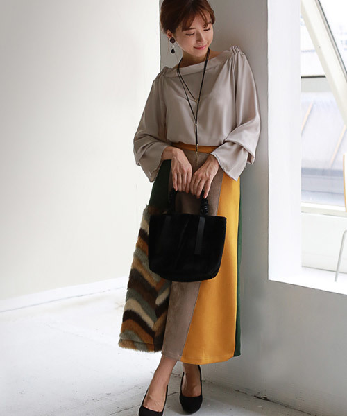 REAL CUBE(リアルキューブ)の「キャンディスリーブオフショルダーブラウス(シャツ/ブラウス・レディース・オフホワイト/ブルー/レッド/ベージュ/マスタード/カーキ/ダークグリーン/ダークオレンジ/ボルドー・M)」の22枚目の写真