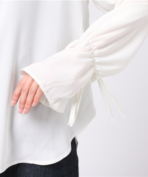 REAL CUBE(リアルキューブ)の「キャンディスリーブオフショルダーブラウス(シャツ/ブラウス・レディース・オフホワイト/ブルー/レッド/ベージュ/マスタード/カーキ/ダークグリーン/ダークオレンジ/ボルドー・M)」の12枚目の写真